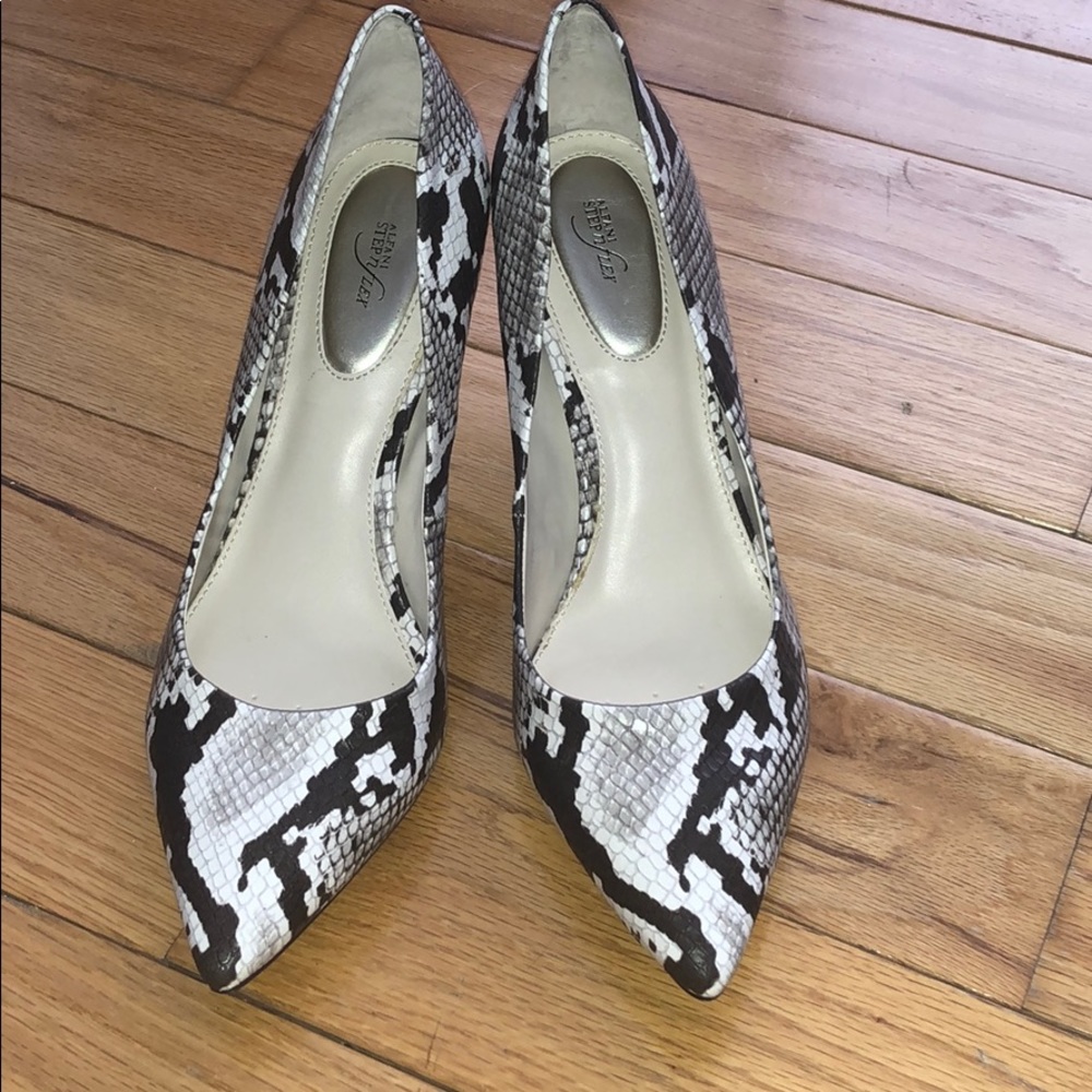 Women's Snake Skin Pattern Pumps
